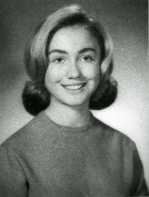 Đây là ảnh chụp  ứng viên tổng thống Hillary Clinton khi ở East High School, Park Ridge, Illinois, Mỹ năm 1965.